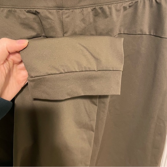Uniqlo Olive Green Joggers Men’s Slim Fit - Picture 3 of 4